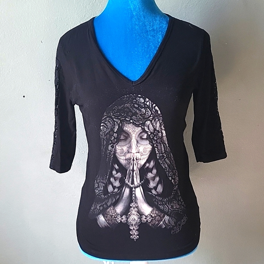 Ay guey!  Dead face small top.